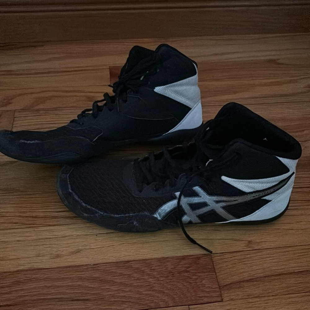 ASICS wrestling shoes, size 10.5